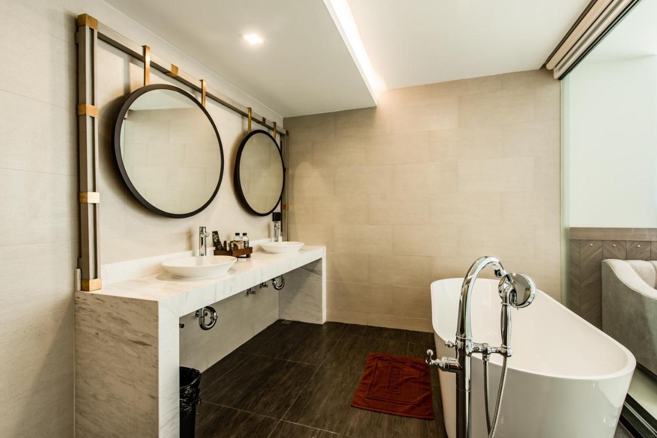 Blackwoods Hotel Pattaya - Sha Extra Plus Exterior foto Bathroom
