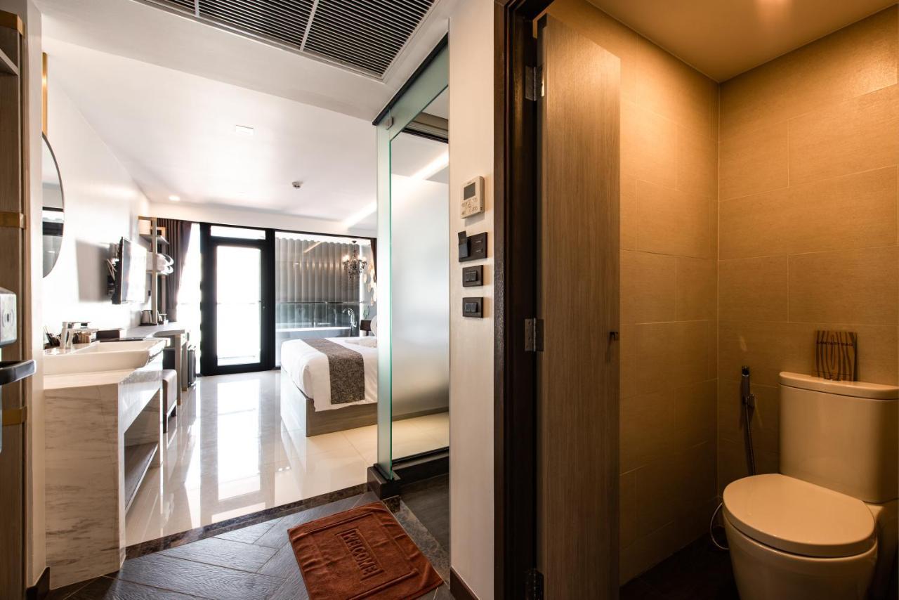 Blackwoods Hotel Pattaya - Sha Extra Plus Exterior foto Bathroom