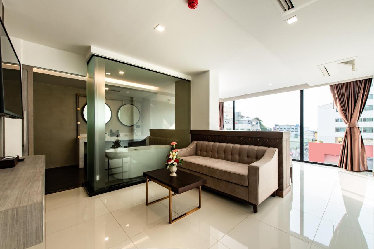 Blackwoods Hotel Pattaya - Sha Extra Plus Exterior foto A suite at the hotel