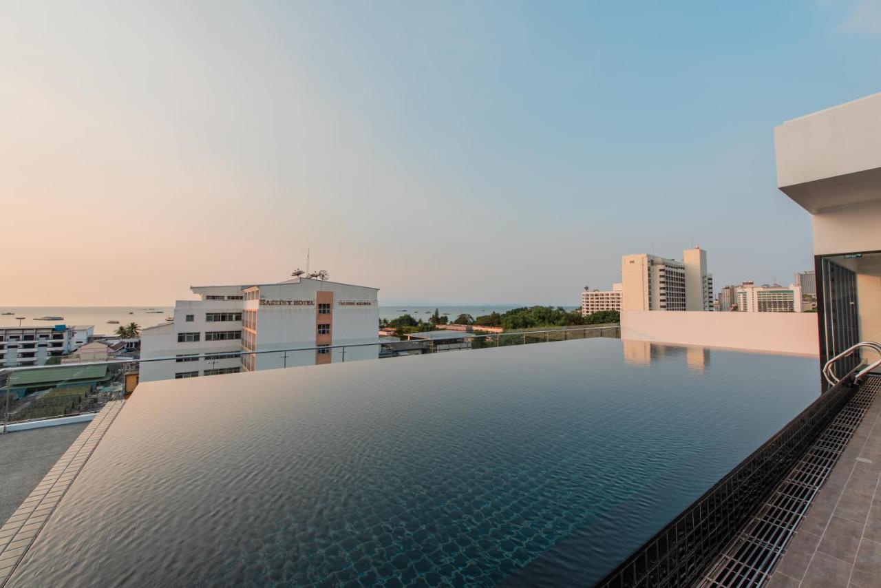 Blackwoods Hotel Pattaya - Sha Extra Plus Exterior foto Infinity pool at a condominium in Singapore