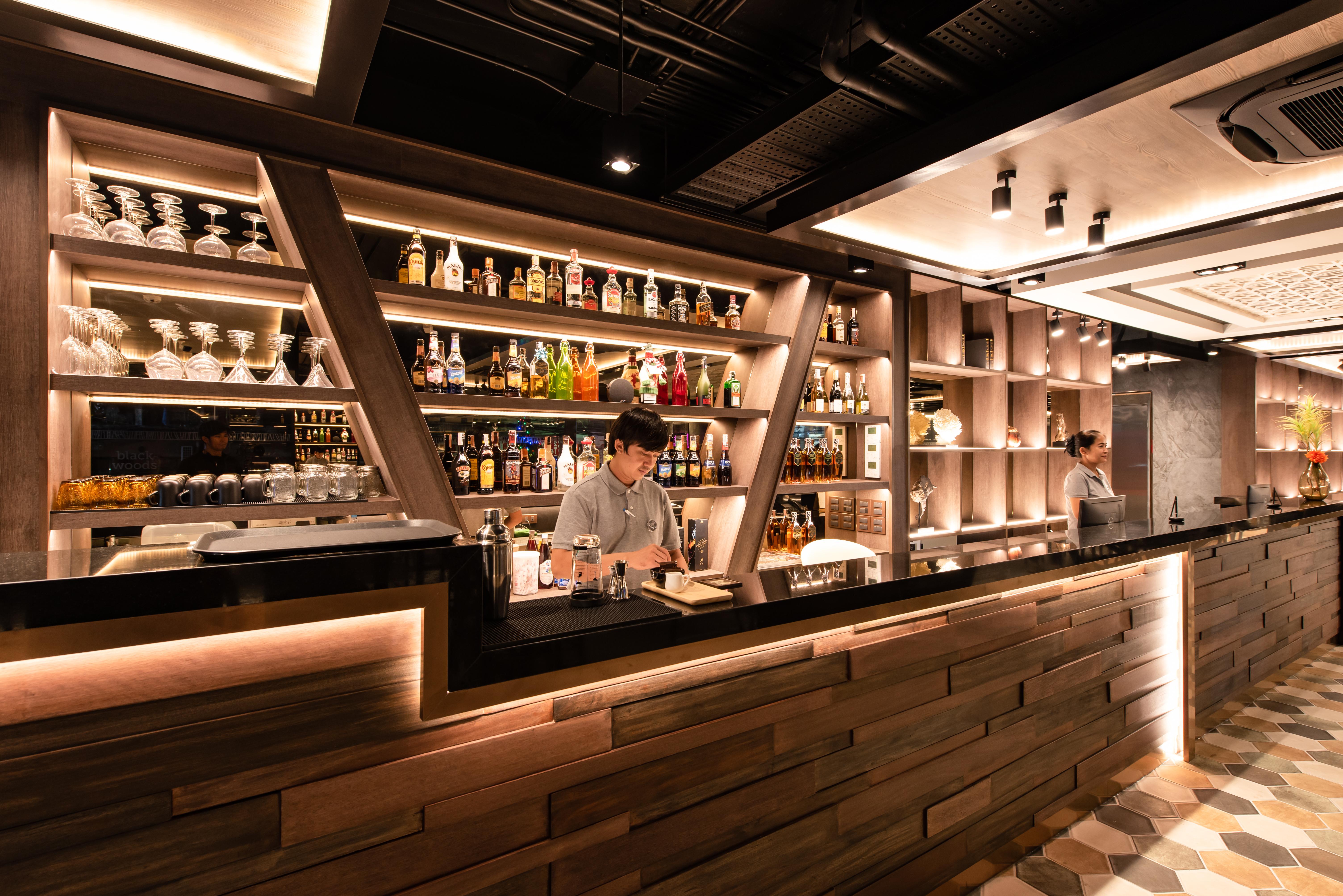 Blackwoods Hotel Pattaya - Sha Extra Plus Exterior foto The bar at the lounge